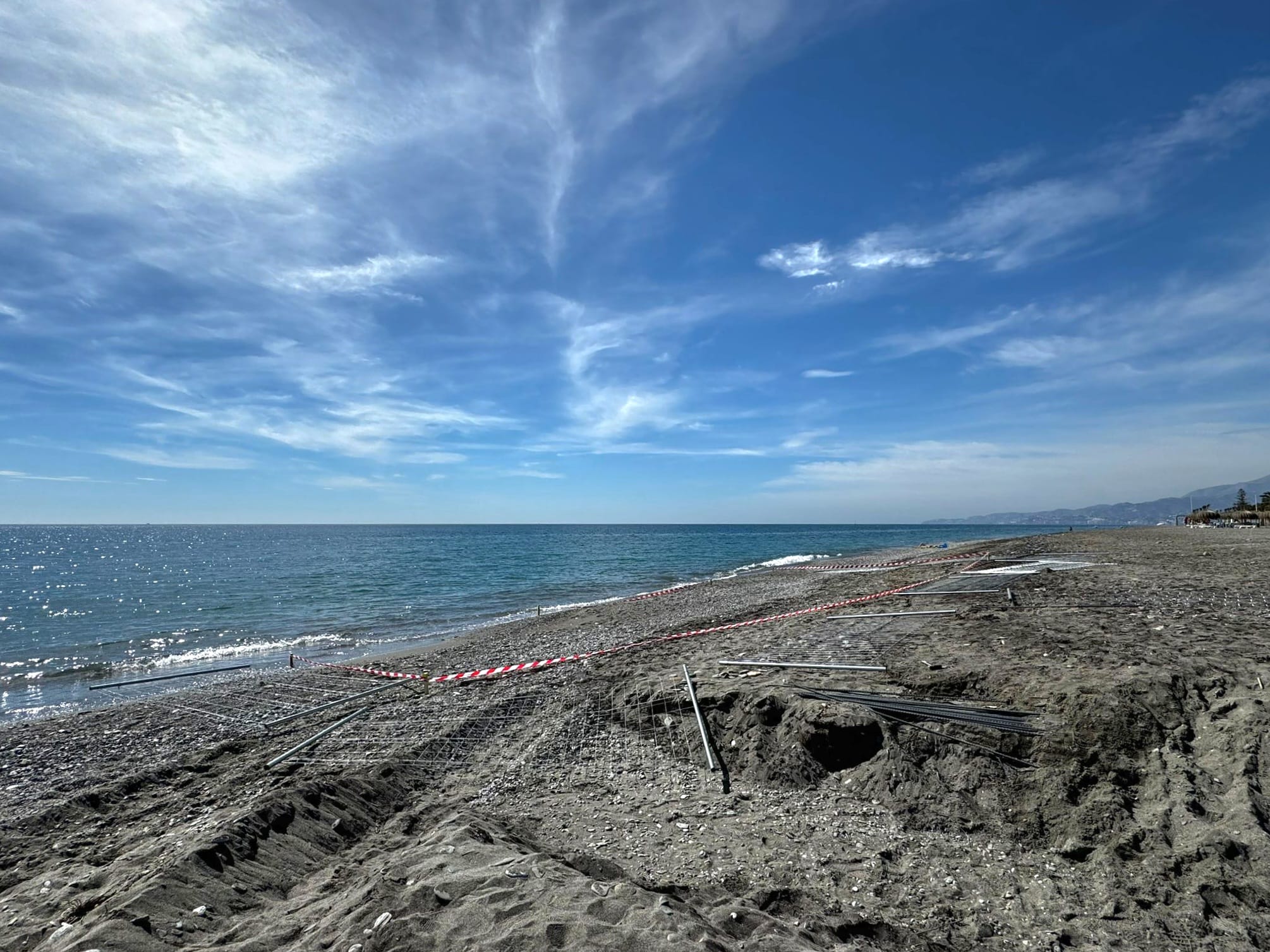 Comienza el vallado y la sealizacin del espacio donde se realizarn las obras del espign de Playa Granada
