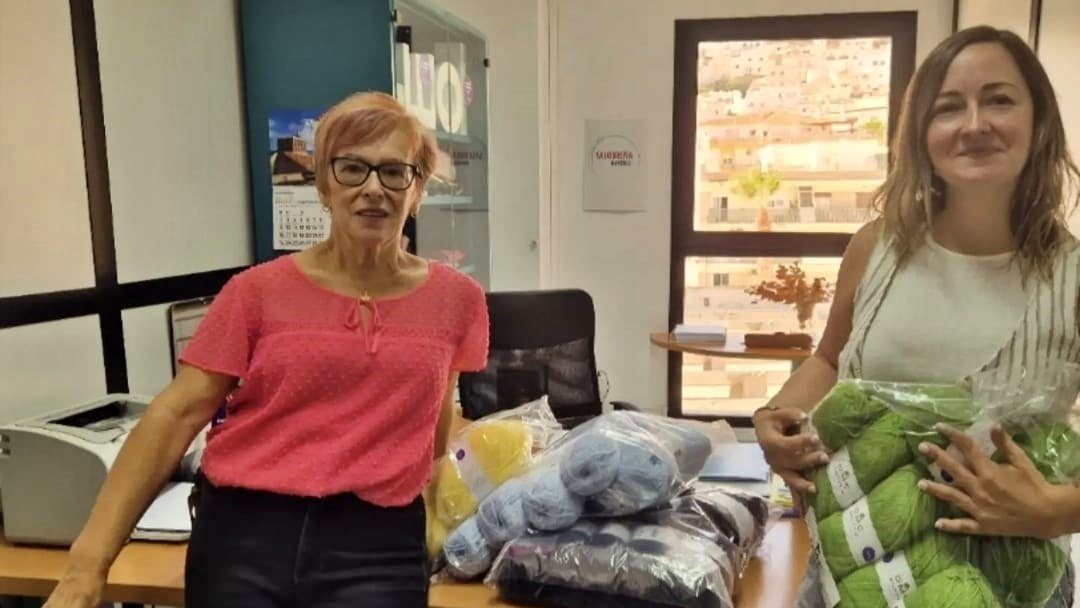 Un proyecto que involucra a participantes de un taller de croché servirá para crear zonas de sombra en Salobreña