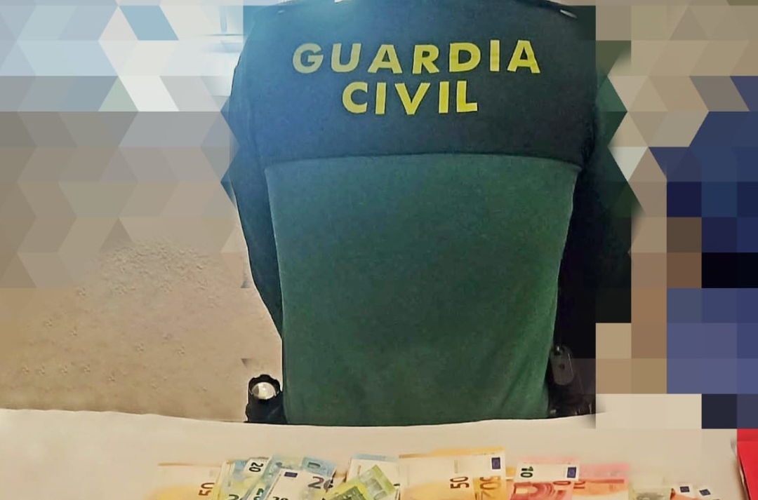 Desmantelados dos puntos de venta de droga al menudeo de dos hermanos en Castell de Ferro 