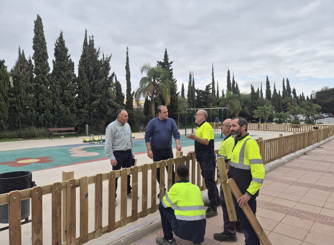 Salobrea da seguridad a las reas de juego de los parques infantiles
