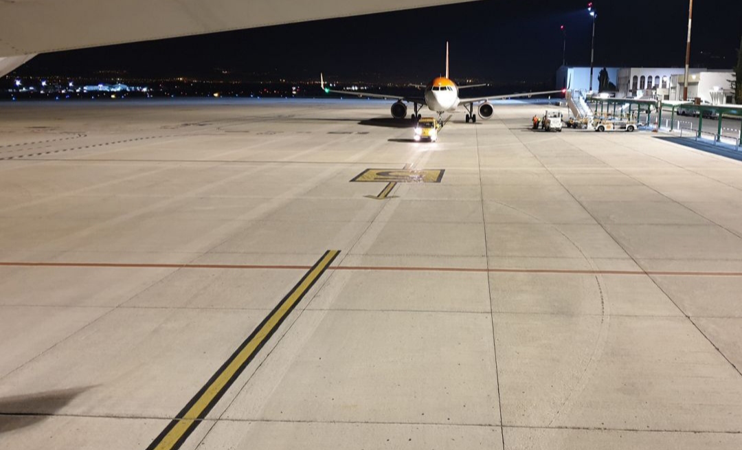 El vuelo Granada-París, operado por Vueling, queda suspendido de manera temporal