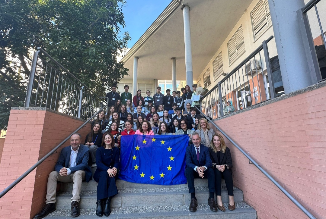 El IES Francisco Giner de los Ríos de Motril lleva a cabo la entrega de diplomas como Escuela Embajadora del Parlamento Europeo