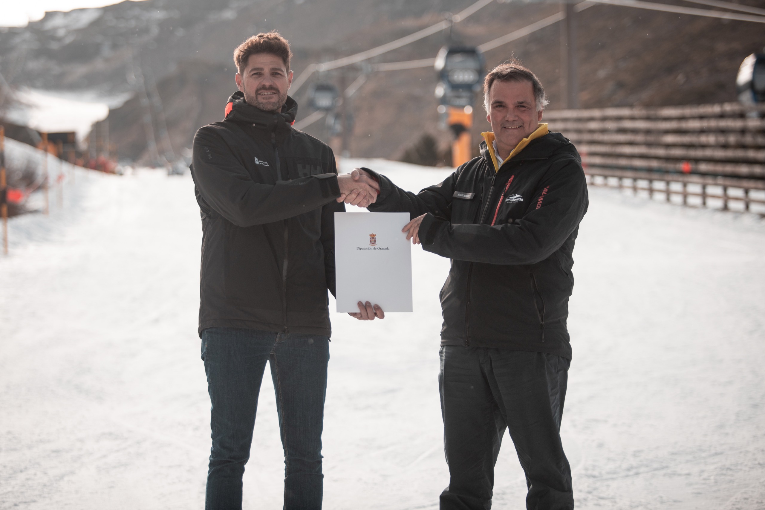 Diputación y Cetursa suscriben un convenio para ampliar el número de municipios granadinos beneficiarios de la campaña de esquí 2024-2025 en Sierra Nevada