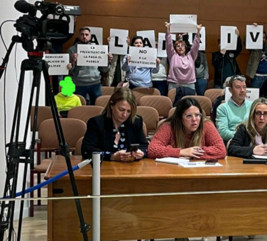 El sindicato de trabajadores del Ayuntamiento de Motril pide que sean los trabajadores los que decidan pasar a la empresa adjudicada o permanecer en el Consistorio