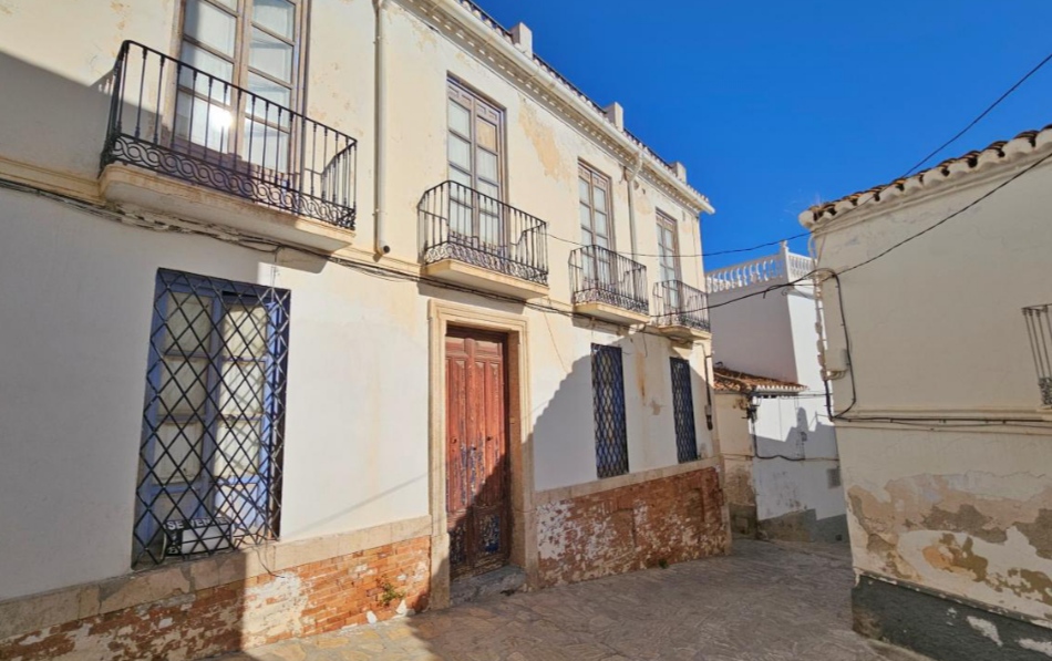 El Ayuntamiento de Salobrea lleva este jueves a pleno el inicio de los trmites para la adquisicin de la Casa Grande 
