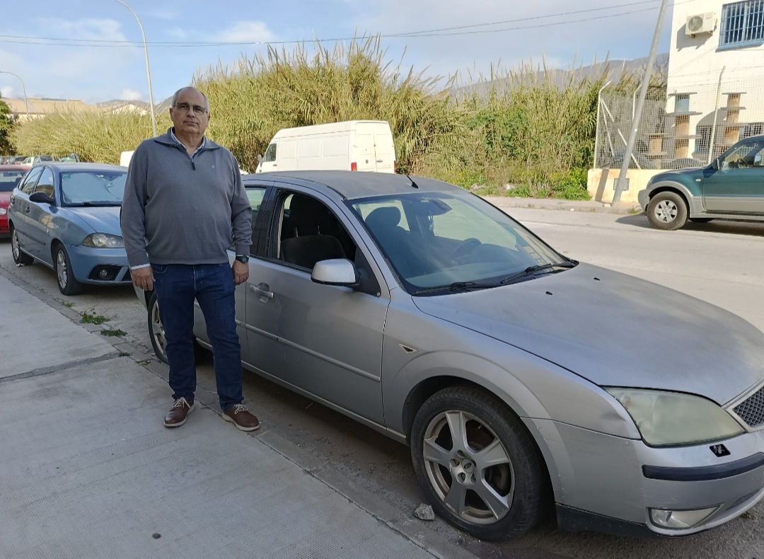 AxSí denuncia el incremento del número de vehículos abandonados en la vía pública