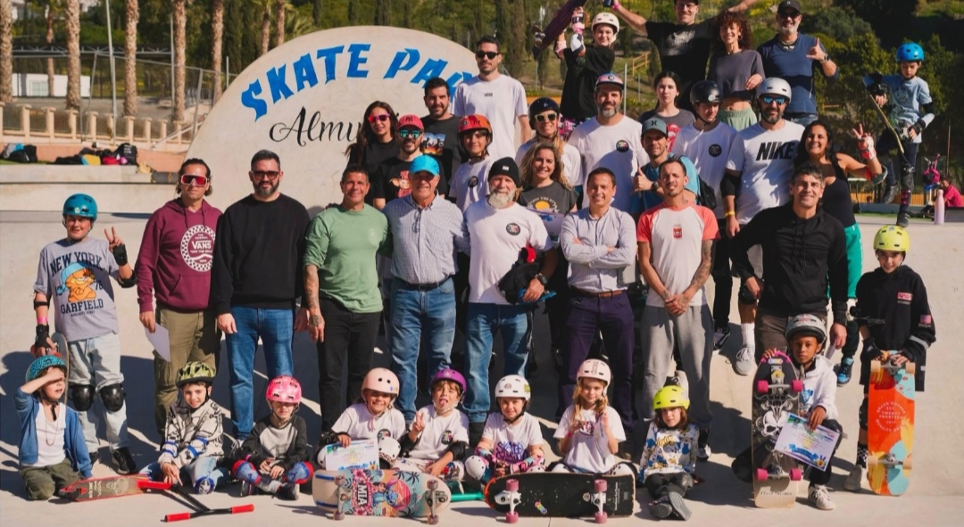 Almuñécar promueve el surfskate con una exitosa masterclass en el parque El Pozuelo