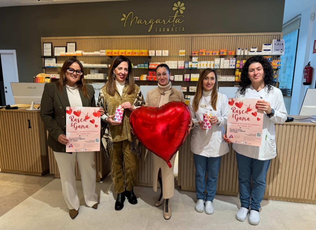 La campaña 'Enamórate de nuestro comercio' repartirá más de 200 premios escondidos en rascas este San Valentín en Almuñécar