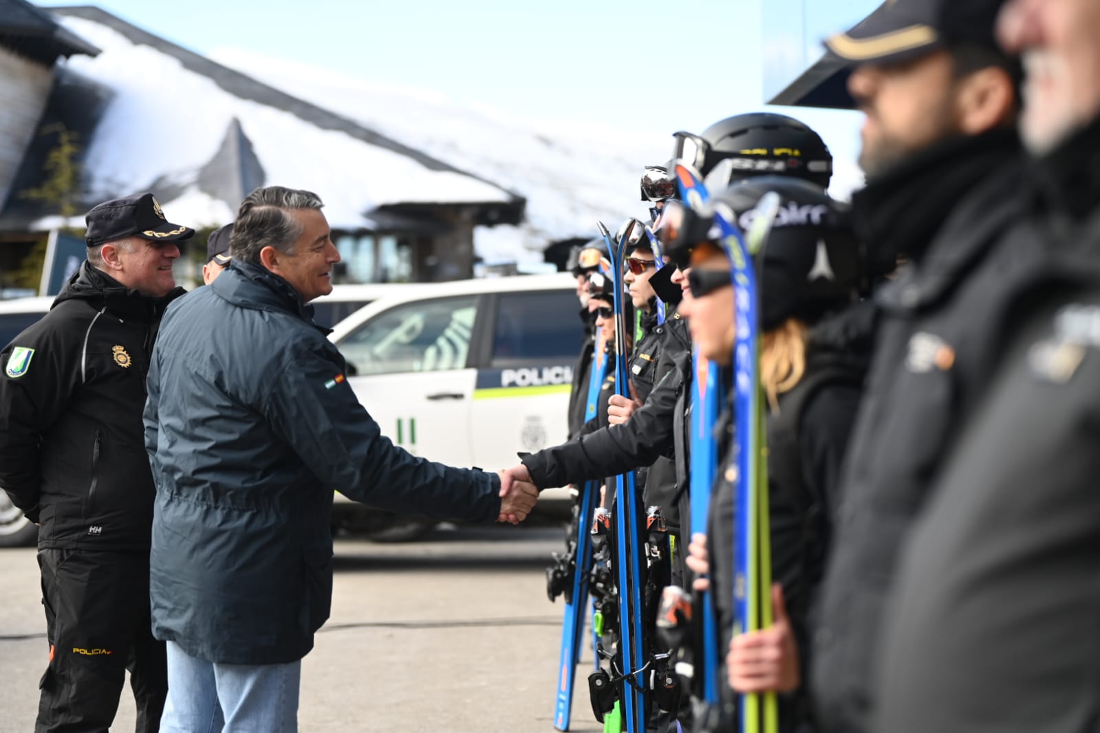 El dispositivo de la Policía Adscrita en Sierra Nevada permanecerá activo hasta el cierre de la temporada, integrado por primera vez en la Red Digital de Emergencias andaluza