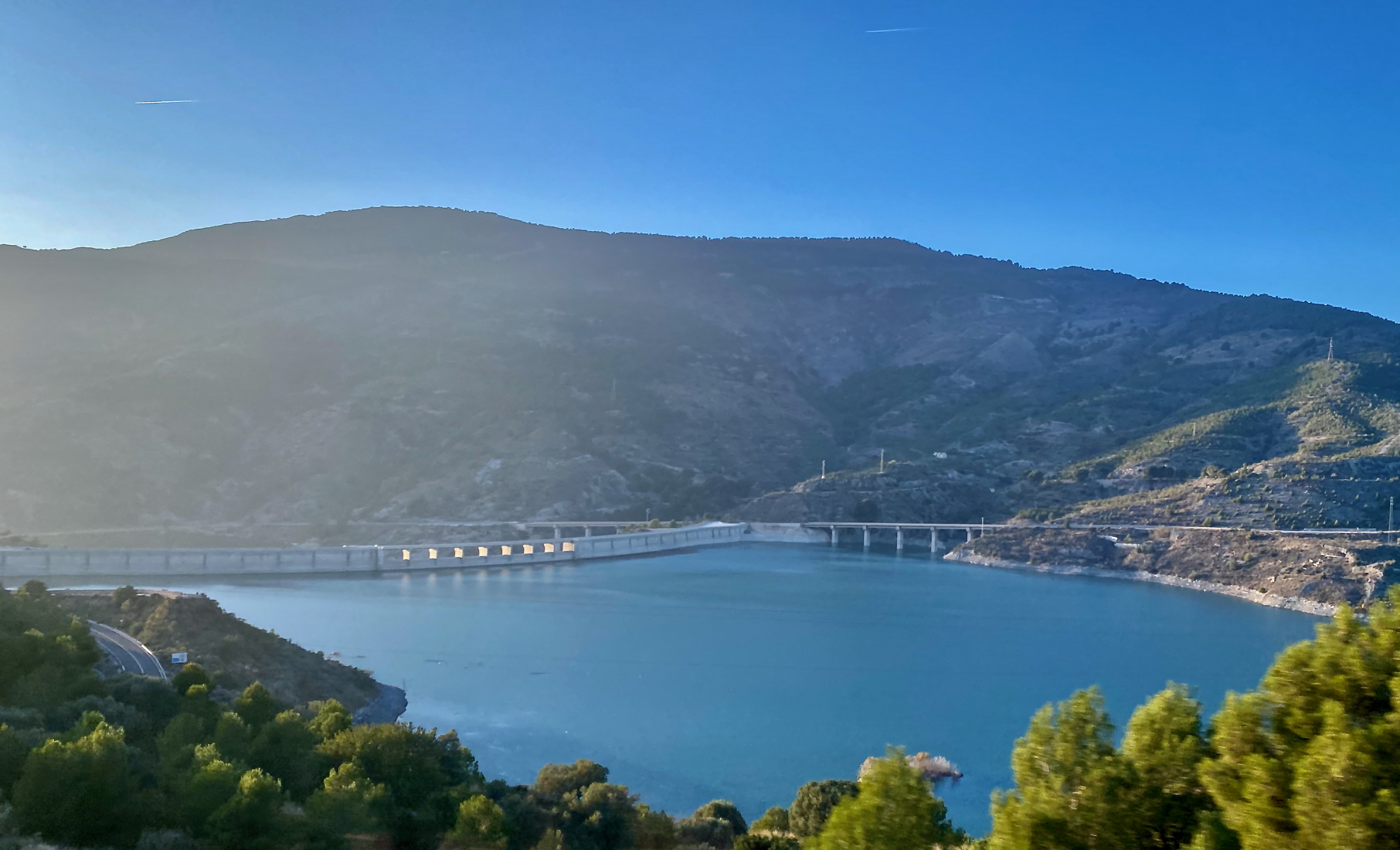 La reunión entre el Ministerio y la Comunidad General del Bajo Guadalfeo decepciona a los agricultores sexitanos.