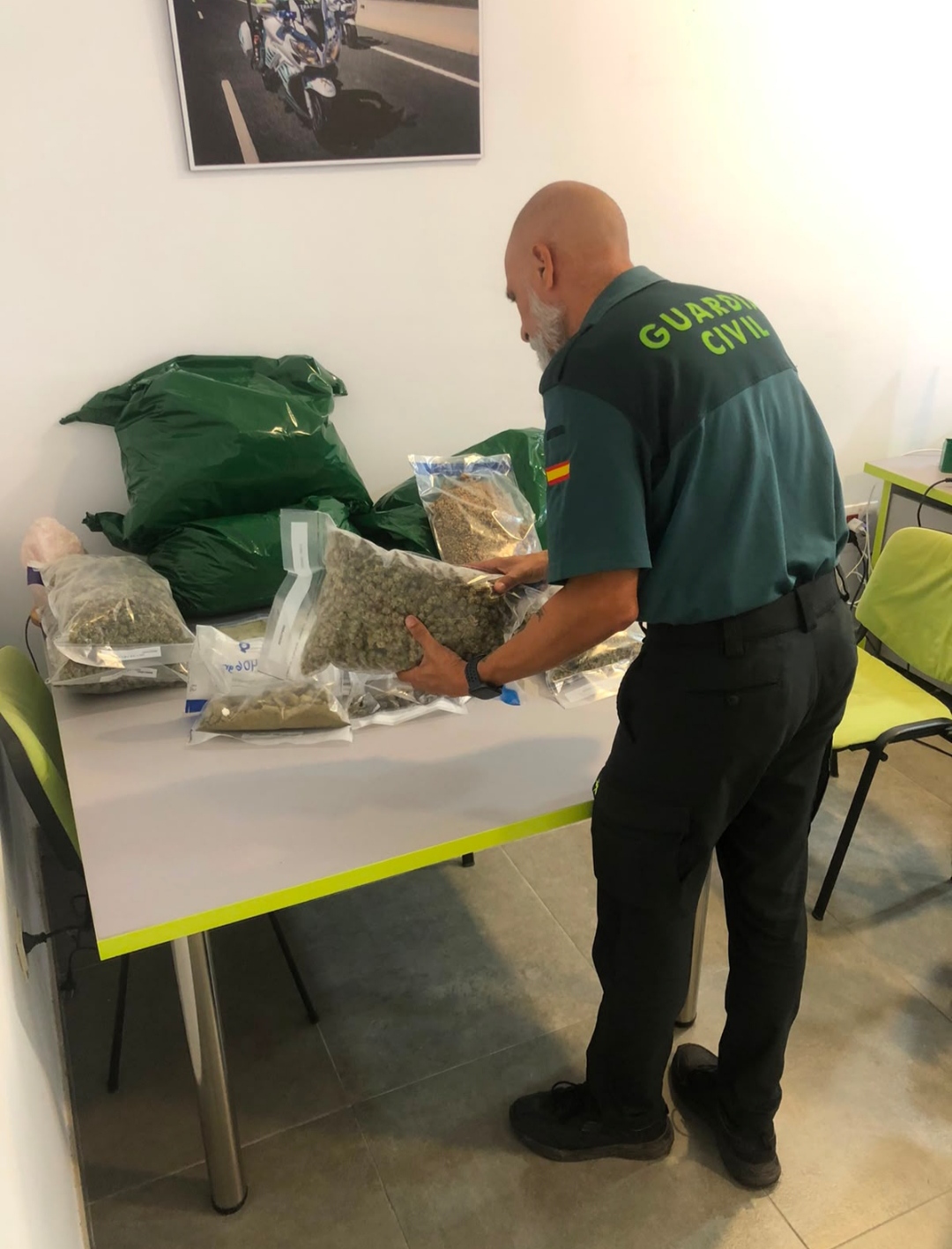 Intervenidos más de 13 kilos de sustancias estupefacientes en un club de Almuñécar