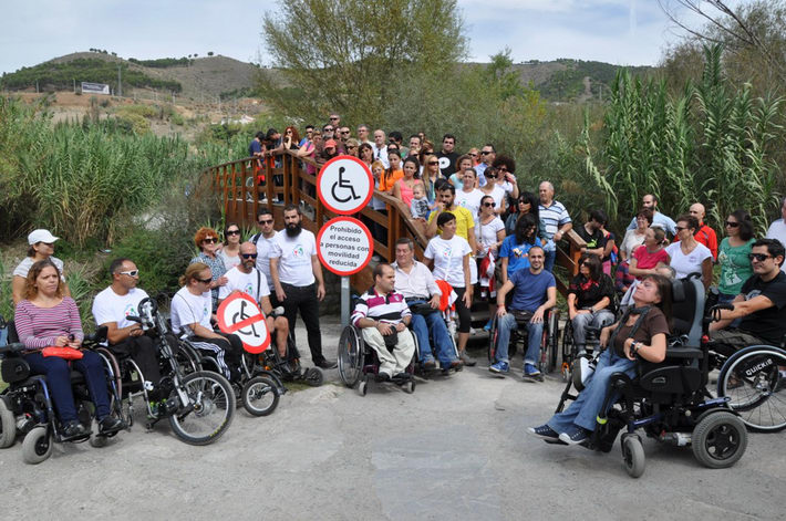 Más de 300 granadinos reivindican una Fuente de la Bicha más accesible e inclusiva