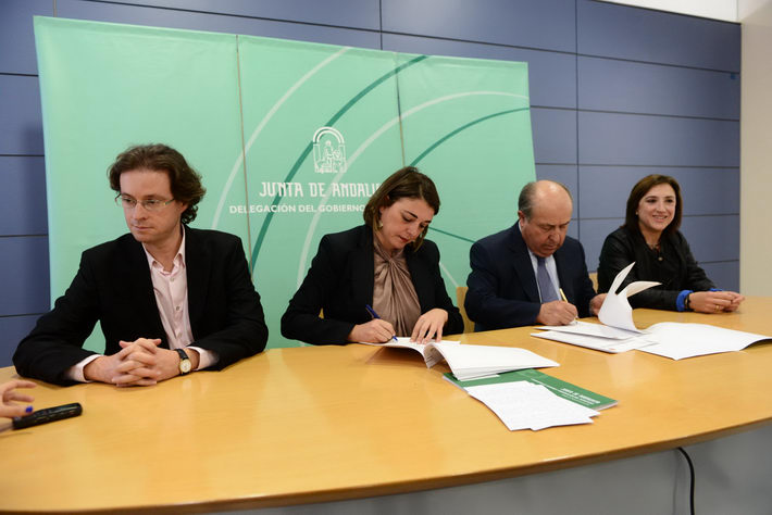 La Junta y el Ayuntamiento de Granada firman la adenda al convenio del metro de Granada