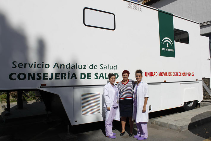Una Unidad Móvil de Detección Precoz de Cáncer de Mama recorre la Alpujarra 