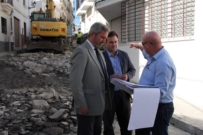 La Mancomunidad de la Costa Tropical invierte 676.184 euros en la Calle Cristo de Salobreña.