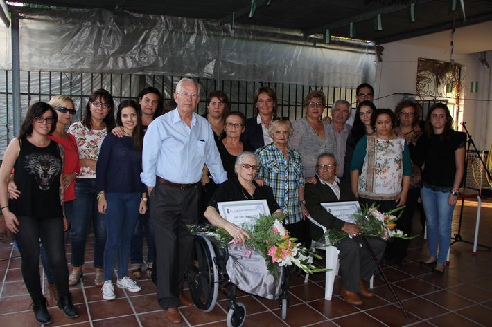 El Llano rinde homenaje a Isabel Expósito y Manuel Salguero en su Día del Mayor
