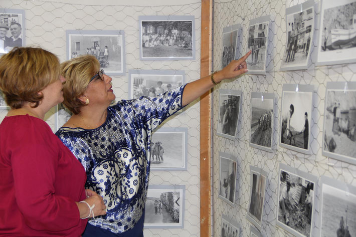 El castillo de Carchuna acoge una exposición de fotografías antiguas de Calahonda