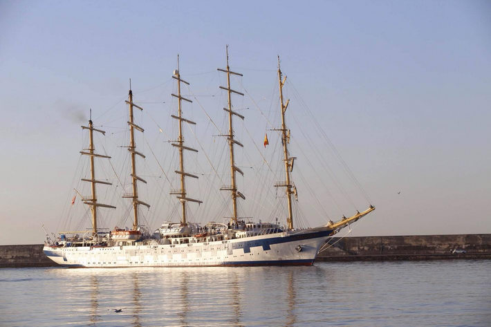 El crucero de vela más grande del mundo ha atracado en el Puerto de Motril