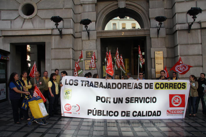 CCOO Correos convoca concentraciones por la perdida de más de 60 puestos de reparto en Granada capital.