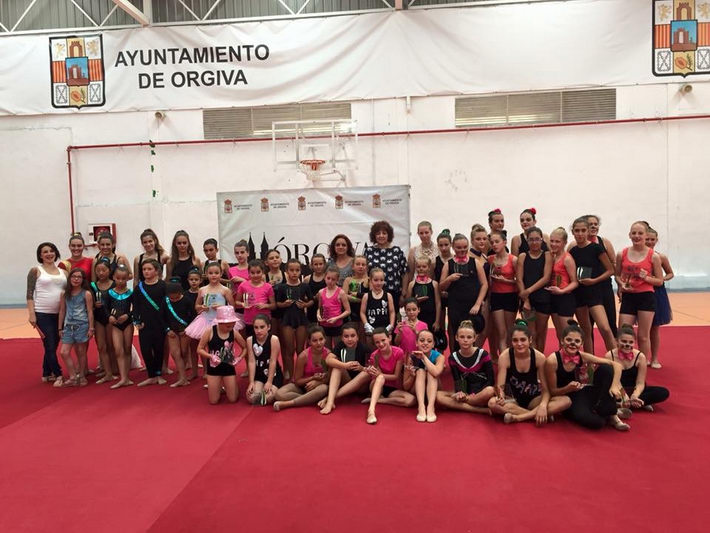 La Escuela Municipal de Gimnasia Rítmica de Órgiva clausura el curso con una exhibición 