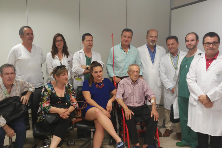 Granada incorpora una técnica quirúrgica que permite implantar prótesis aórticas a través del tórax a pacientes de alto riesgo

