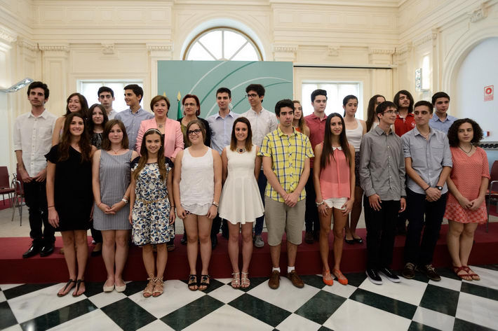 La Junta homenajea a los 25 jóvenes granadinos con mejores resultados en Selectividad 