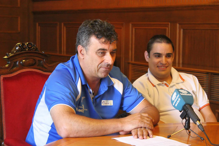 El Ayuntamiento de Motril reconoce la labor deportiva de Fernando Javier Antúnez 