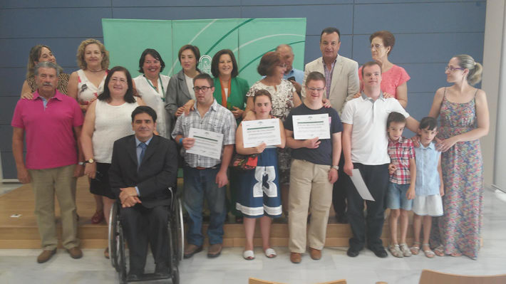 Igualdad y Políticas Sociales distingue a jóvenes con síndrome Down por las prácticas laborales realizadas en la Junta