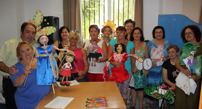 Poemas de Lorca con títeres para los mayores de la Residencia de ‘San Luis’