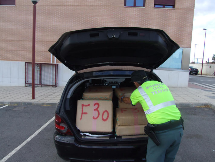 La Guardia Civil se incauta más de ochocientos kilos de hachís en la A-92 