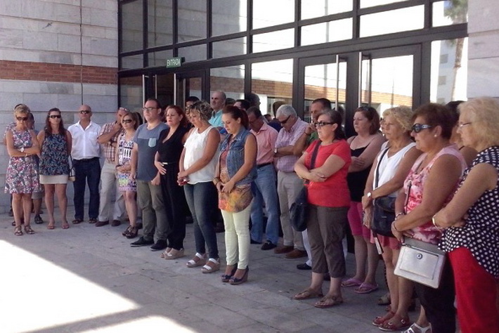 La corporación de Salobreña muestra su rechazo a los últimos casos de violencia de género 