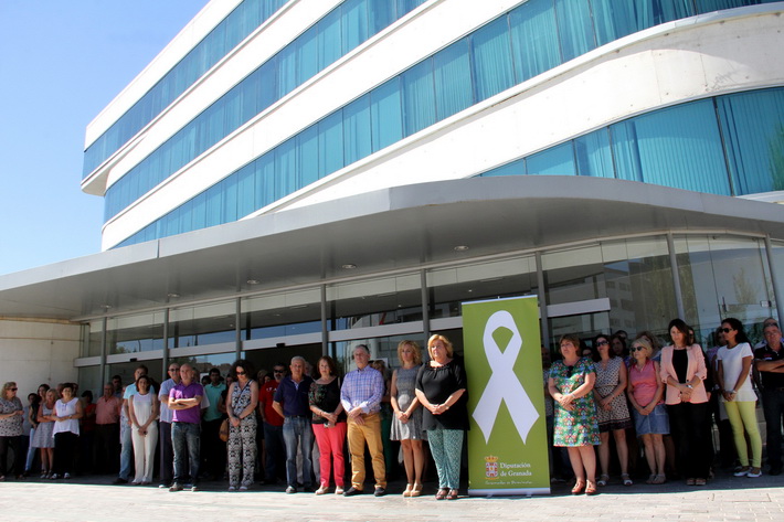 Granada y su provincia muestran su repulsa y condena por el asesinato de una mujer en Armilla.