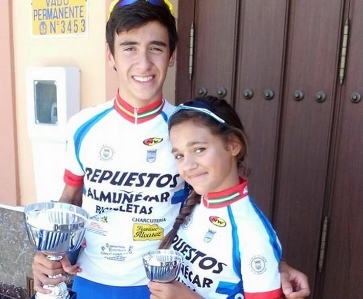 El ciclista sexitano alevín José María Herrero gana la carrera en Dos Hermanas 