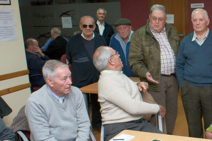 El Ayuntamiento de Motril adjudica la cafetera y las peluqueras de los centros de da de mayores Andaluca y La Zafra
