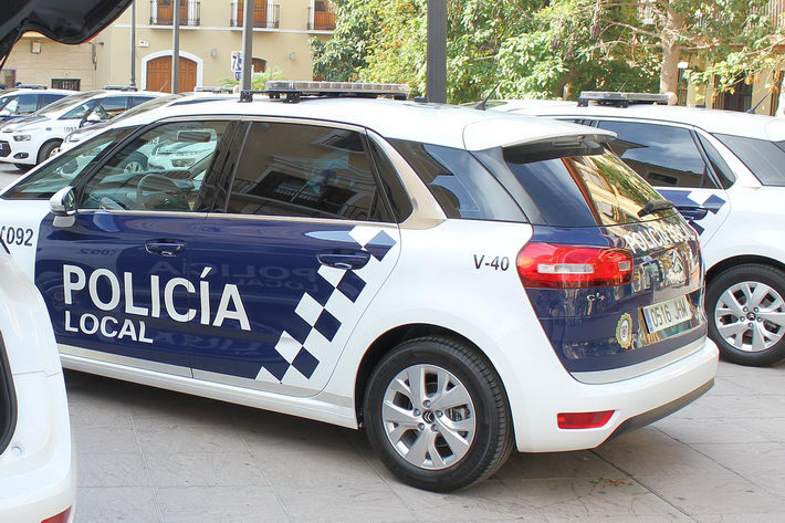 La Policía Local pone a disposición judicial a un hombre que presuntamente clavó un cuchillo a su hermano en la pierna tras una discusión 