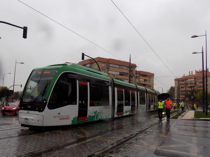 Las pruebas din�micas con trenes del metropolitano de Granada alcanzan ya la parada de La Caleta en la capital