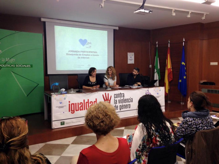 Unas 50 mujeres se forman en la b�squeda de empleo a trav�s de Internet 