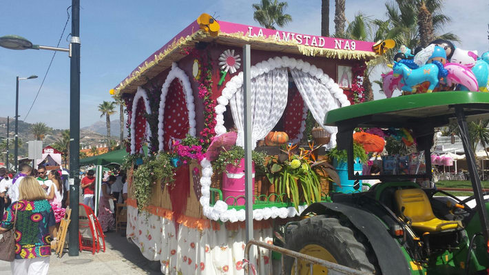 La carroza “La Amistad” gana el primer premio del concurso de la Romería del Sur