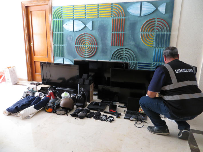 La Guardia Civil detiene a tres jvenes como presuntos autores de 16 robos en viviendas de Salobrea