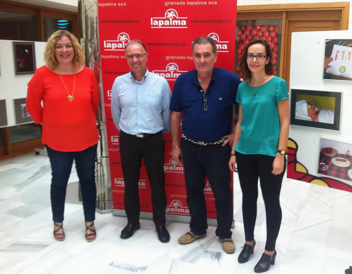 El equipo de Gobierno muestra su disponibilidad para defender los intereses de las empresas hortofrutícolas en una visita a La Palma