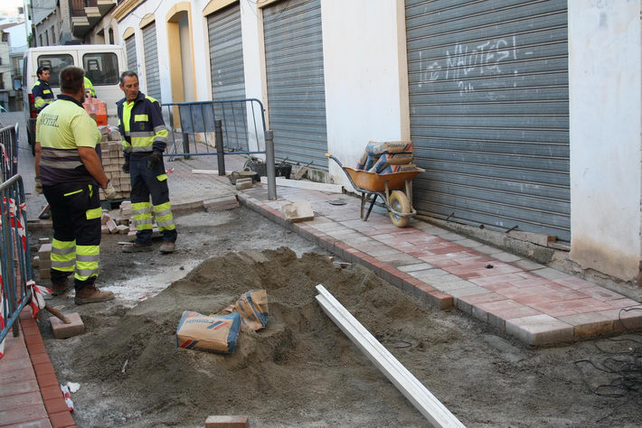 La concejal�a de Mantenimiento sustituye gran parte del adoquinado en seis calles del Centro Comercial Abierto