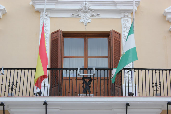 El Ayuntamiento de Motril se solidariza con las víctimas de los atentados de París