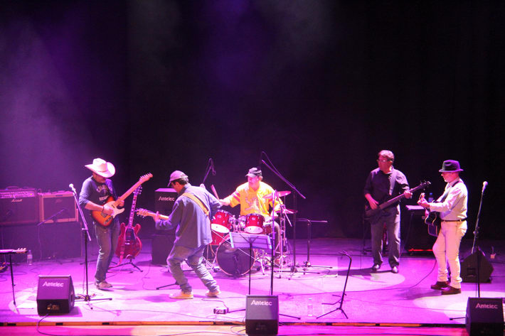 El grupo Harly Daniels llenó de música country la Casa de la Cultura de  Almuñécar 