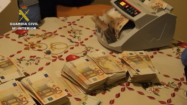 La Guardia Civil desmantela una organización dedicada al tráfico de drogas y detiene a un peligroso fugado de la justicia británica

