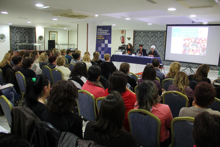 Diputación forma a 450 auxiliares de ayuda a domicilio en nutrición y cuidado de la imagen personal en la tercera edad 
