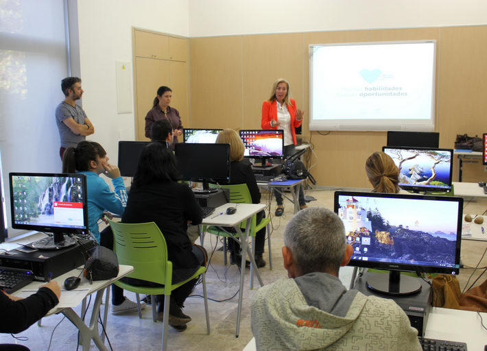 María Ángeles Escámez clausura los cursos y jornadas de sensibilización de la iniciativa ‘Andalucía Compromiso Digital’
