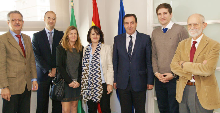 La Junta y el Colegio de M�dicos de Granada a�nan esfuerzos para fomentar la calidad en la formaci�n en competencias profesionales