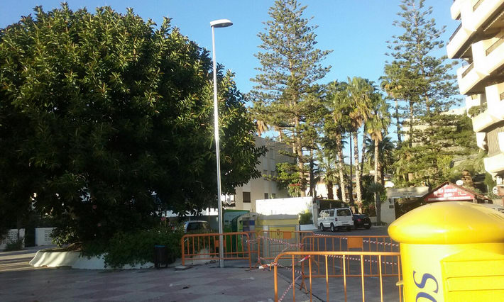 El Ayuntamiento  de Almucar mejora la iluminacin de la plaza de Aberramn y la calle Bikini