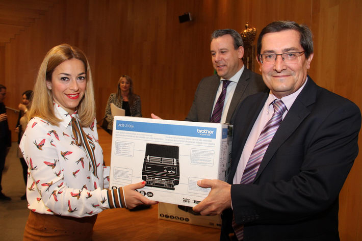 Diputacin entrega material informtico a los municipios para avanzar en la administracin electrnica