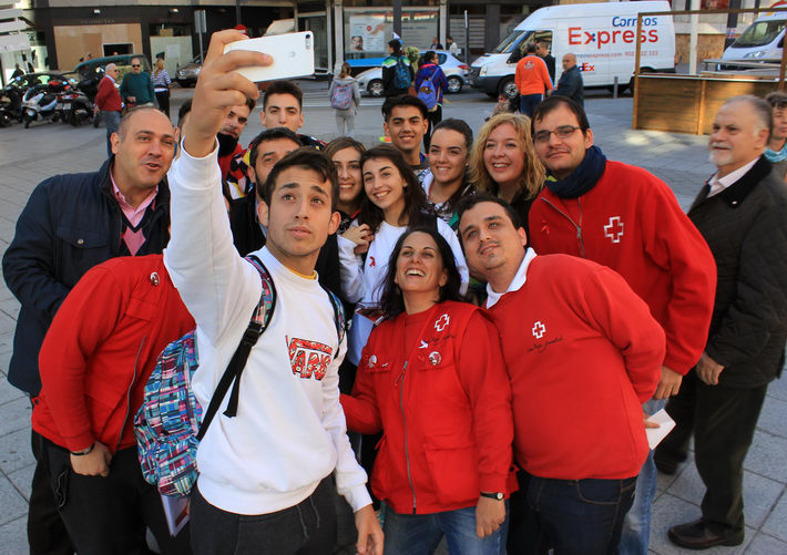 La campaa Pntelo, qu ms da, Si Da conciencia a los jvenes en el Da Mundial de la Lucha Contra el SIDA